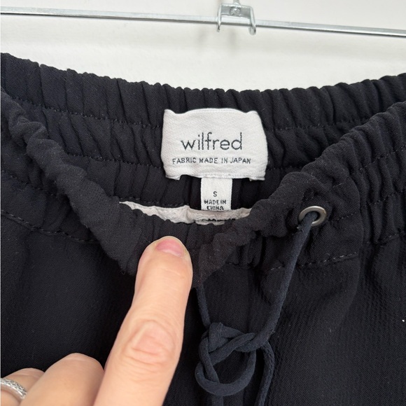 Wilfred Black Buffon Crepe Joggers Trackpants Lounge Aritzia OG Size Small - Picture 3 of 4